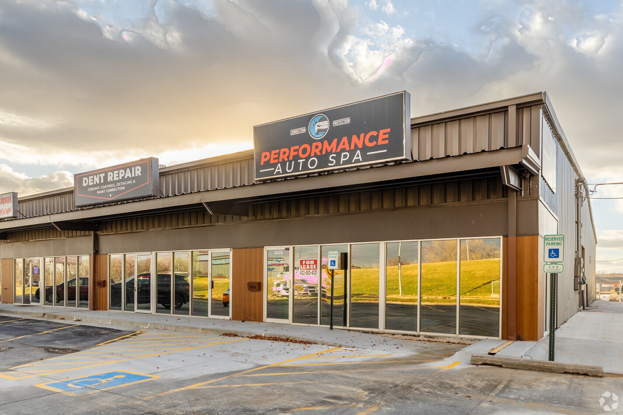 S S. 144th Industrial/ Flex space, Omaha, NE for lease Building Photo- Image 1 of 4