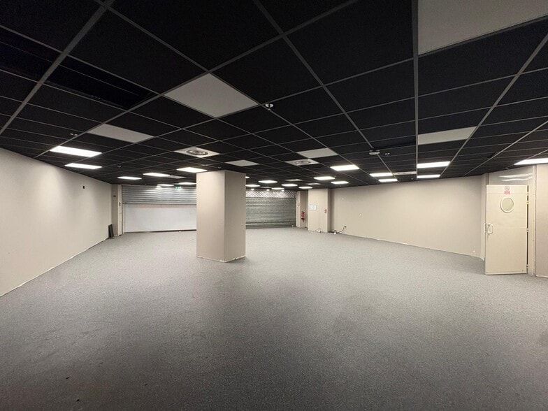 Rue Des Belles Feuilles, Paris for lease - Building Photo - Image 2 of 9