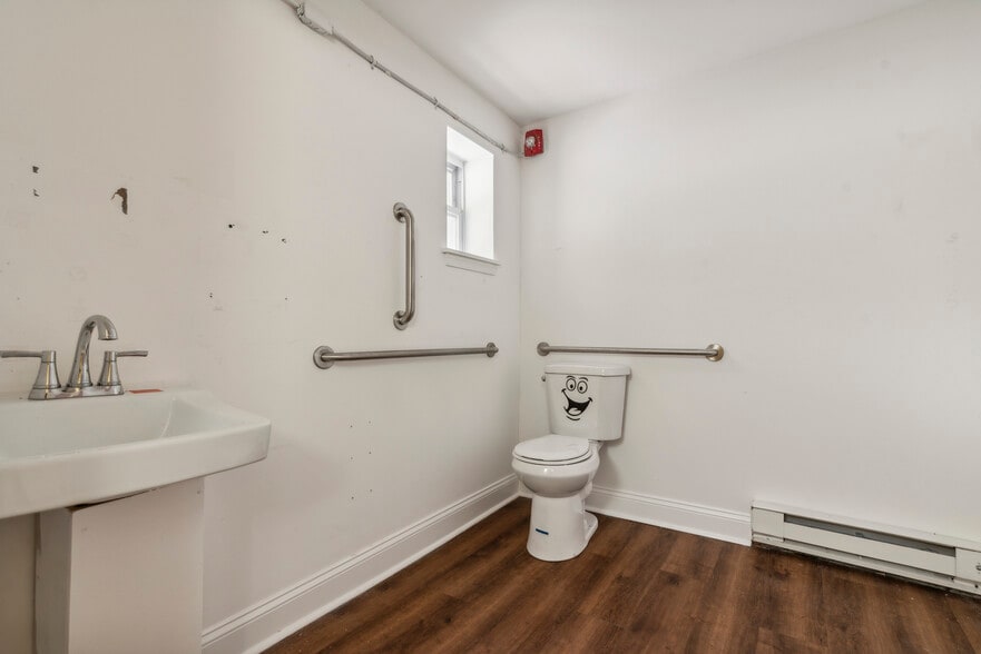 4161-4165 Ridge Ave, Philadelphia, PA for lease - Interior Photo - Image 3 of 15