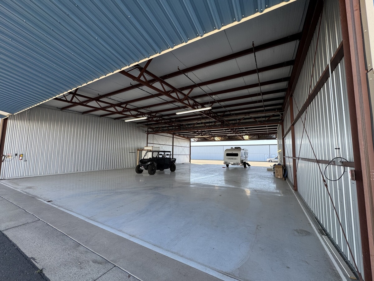 6891 N Glen Harbor Blvd, Glendale, AZ 85307 - Unit 9 & 10 -  - Interior Photo - Image 1 of 2