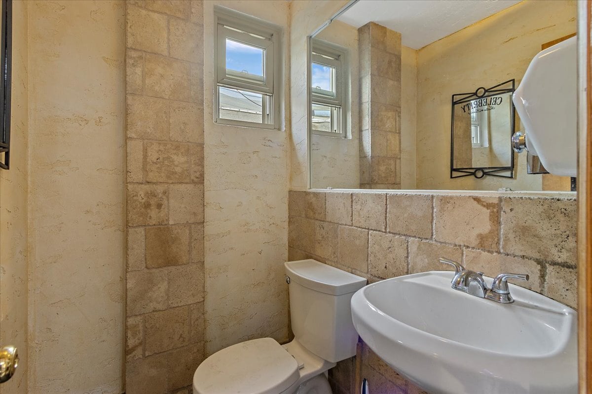 11712 W Colfax Ave, Lakewood, CO for sale Interior Photo- Image 1 of 11