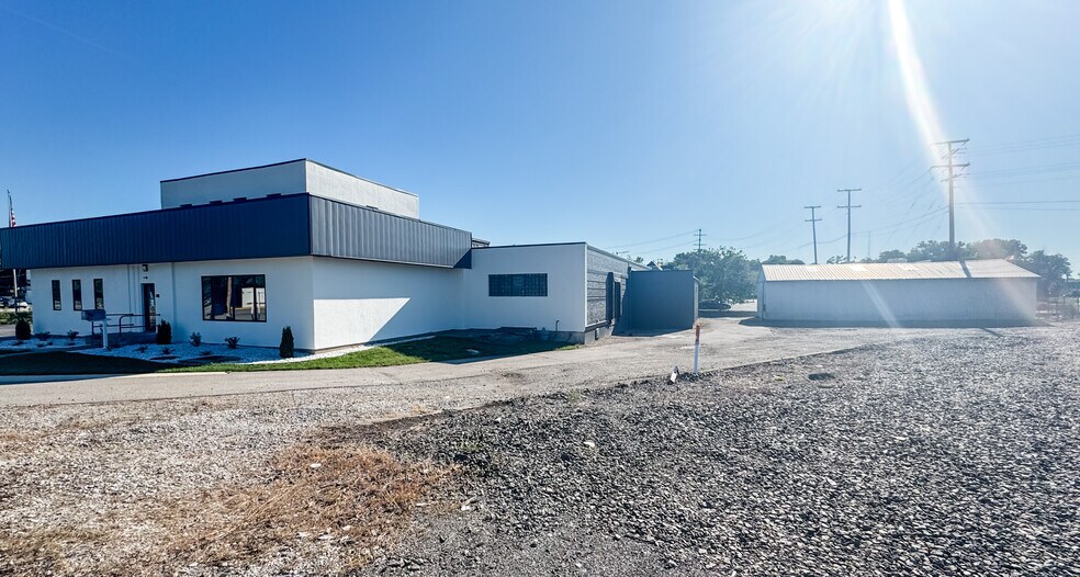 320 N Main St, Goshen, IN à vendre - Photo du bâtiment - Image 2 de 8