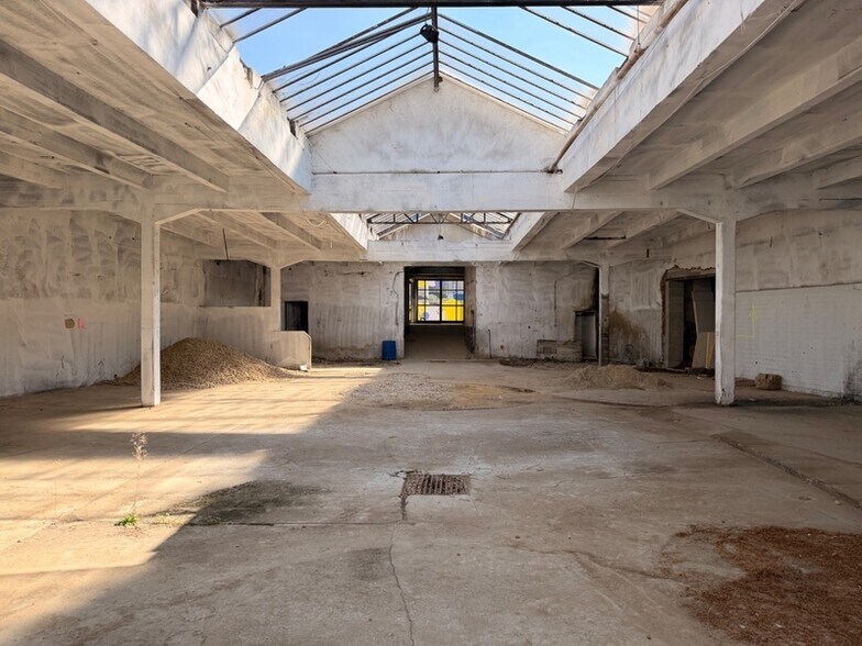 Retail in Tassin-la-Demi-Lune for sale - Building Photo - Image 1 of 8