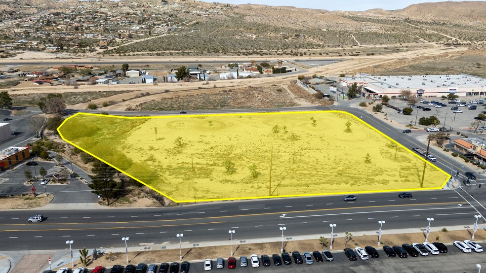 57794 29 Palms hwy, Yucca Valley, CA à vendre - Photo du bâtiment - Image 1 de 8