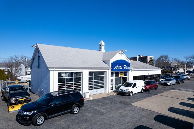 Plus de détails pour 460 Taunton Ave, East Providence, RI - Commerce de détail à vendre