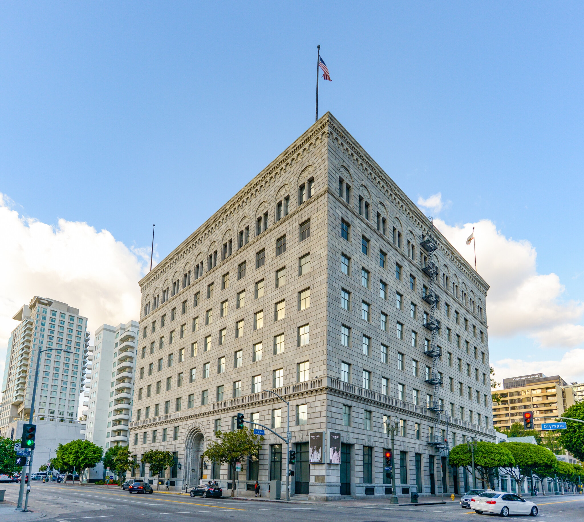 605 W Olympic Blvd, Los Angeles, CA for lease Primary Photo- Image 1 of 10