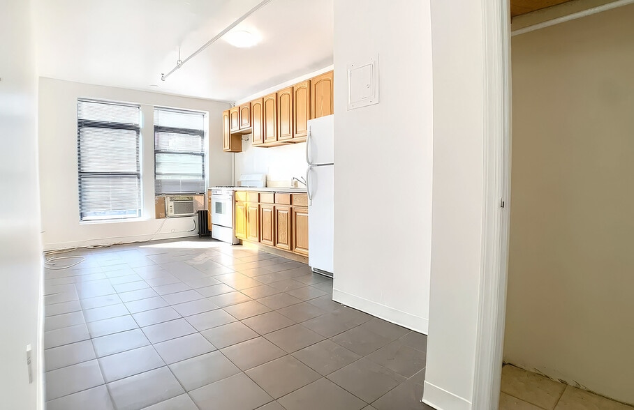 242 Lenox Ave, New York, NY for sale - Building Photo - Image 3 of 7