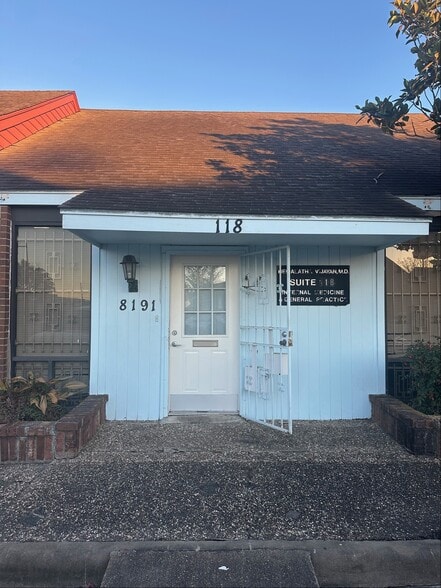 8191 Southwest Fwy, Houston, TX à vendre - Photo du bâtiment - Image 1 de 15