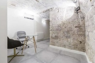 52 Rue Du Faubourg Montmartre, Paris for lease Interior Photo- Image 1 of 2