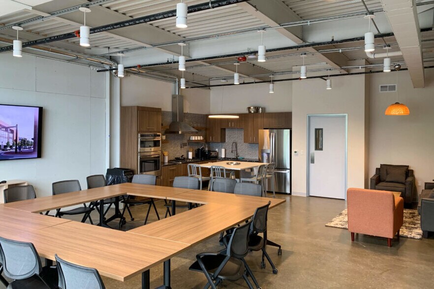 3300 Auburn Rd, Auburn Hills, MI à louer - Photo intérieure - Image 3 de 5