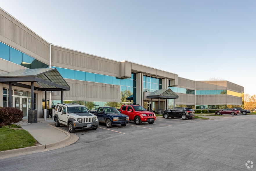 11125 N Ambassador Dr, Kansas City, MO for lease - Building Photo - Image 2 of 9