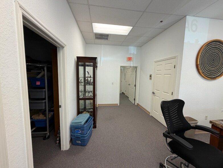 188 Triple Diamond Blvd, Nokomis, FL à louer - Photo du bâtiment - Image 3 de 9