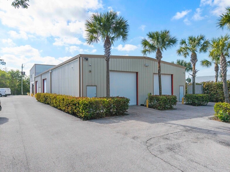 1133 53rd Ct N, Mangonia Park, FL for sale - Building Photo - Image 2 of 55