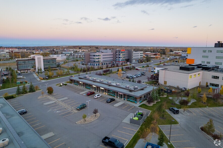 18 Royal Vista Link NW, Calgary, AB à louer - Aérien - Image 3 de 4