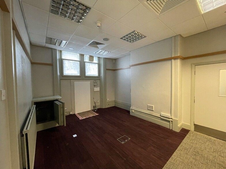 24-26 Ormskirk St, St. Helens for lease - Interior Photo - Image 3 of 14