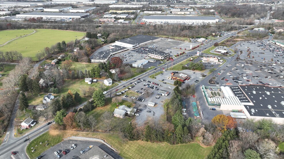 3720 Nazareth Pike, Bethlehem, PA à louer - Photo du bâtiment - Image 2 de 7