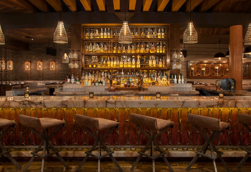 8450 W 3rd St, Los Angeles, CA for lease - Building Photo - Image 3 of 10