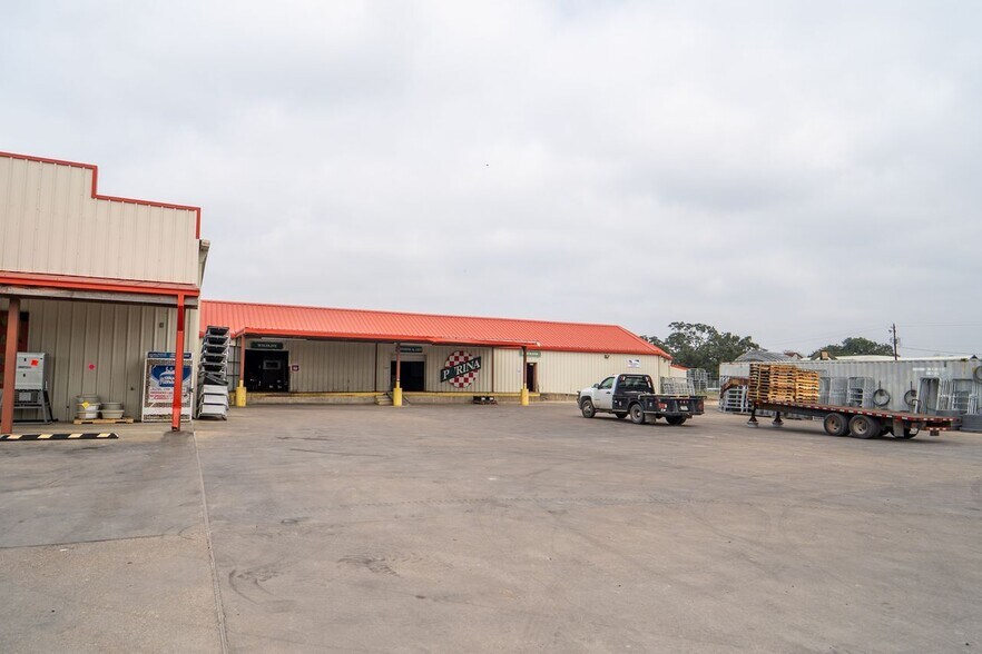 610 E End St, Goliad, TX à vendre - Photo du bâtiment - Image 3 de 41