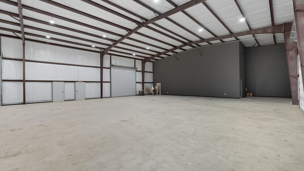 5345 US 87, Stockdale, TX à vendre - Photo du bâtiment - Image 3 de 22