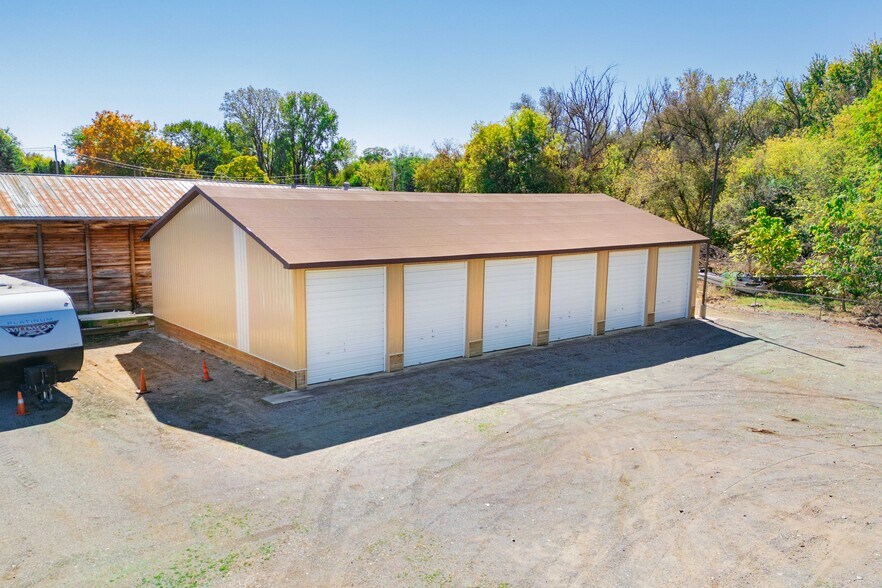 131 N Lake St, Grass Lake, MI à louer - Photo du bâtiment - Image 3 de 8