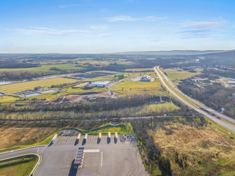 Lots 5 & 6 portefeuille de 2 propriétés à vendre sur LoopNet.ca - Photo du bâtiment - Image 2 de 9