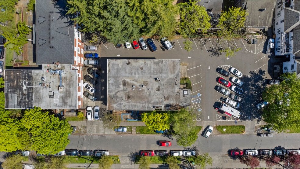 4626 21st Ave NE, Seattle, WA for sale - Building Photo - Image 3 of 7