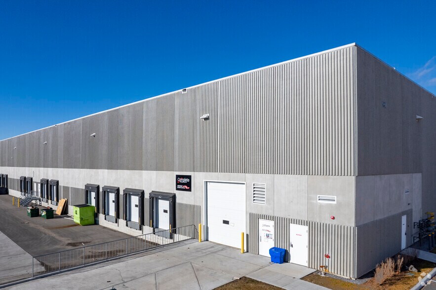 980 Thornton Rd S, Oshawa, ON for lease - Building Photo - Image 2 of 5