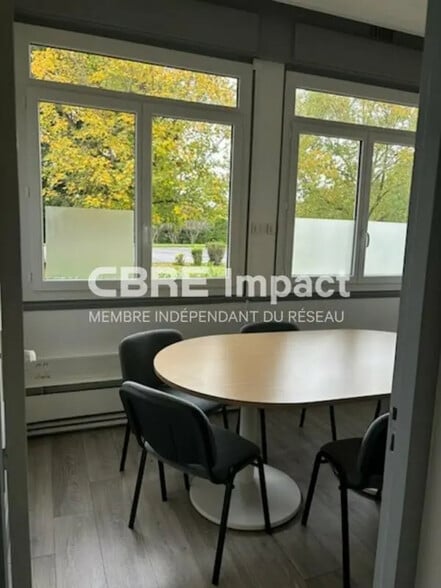 Office in Dijon for lease - Building Photo - Image 3 of 6