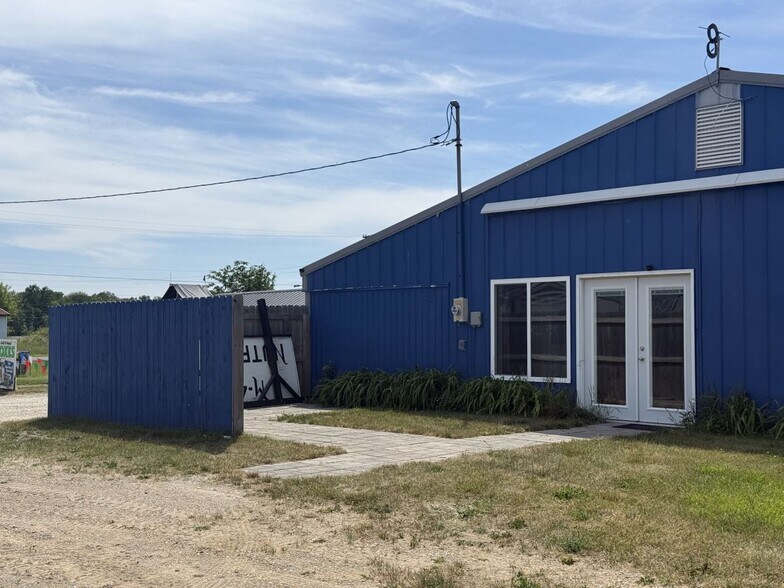 65994 M 43, Bangor, MI à louer - Photo du bâtiment - Image 3 de 12