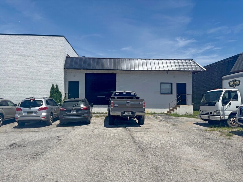 6068 Baumgartner Industrial Dr, Mehlville, MO for sale - Building Photo - Image 3 of 8