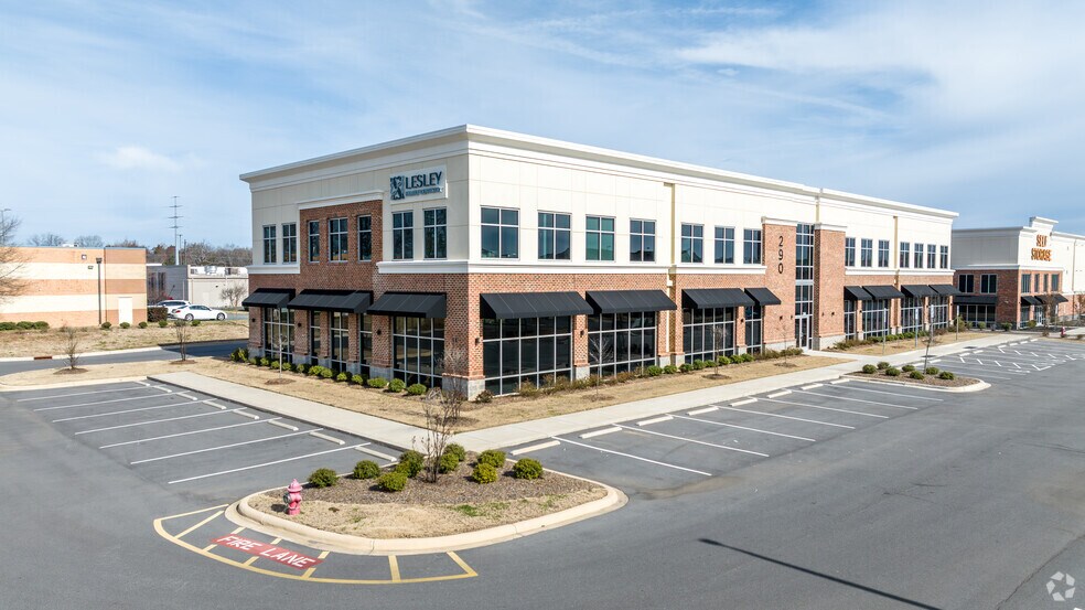 290 Robins Way SW, Concord, NC à vendre - Photo du bâtiment - Image 2 de 7