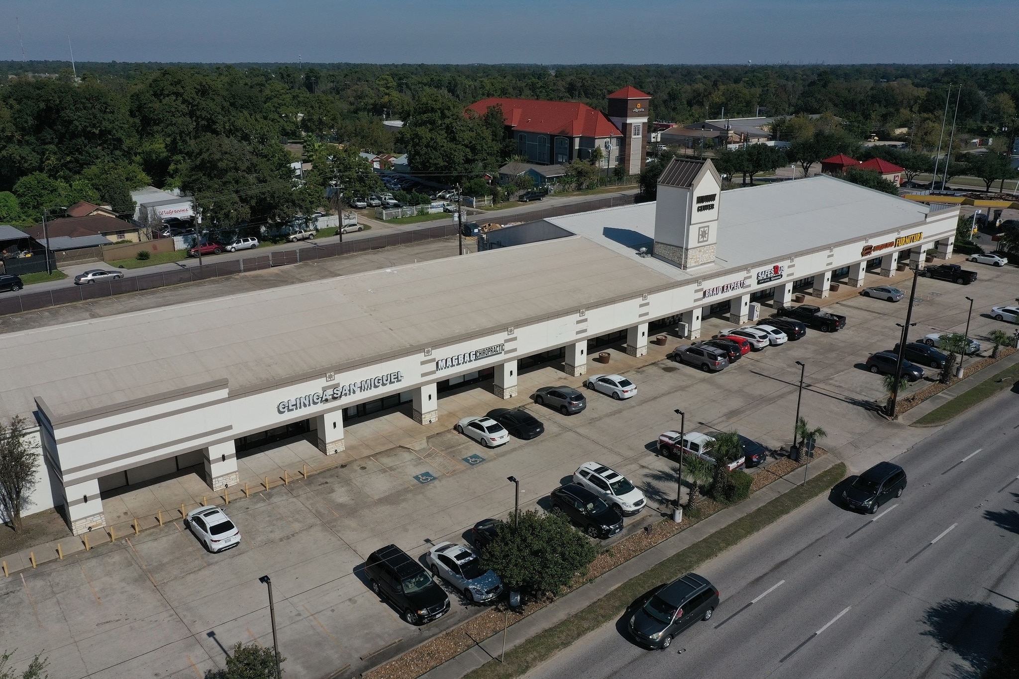12741-12761 East Fwy, Houston, TX à louer Photo du bâtiment- Image 1 de 4