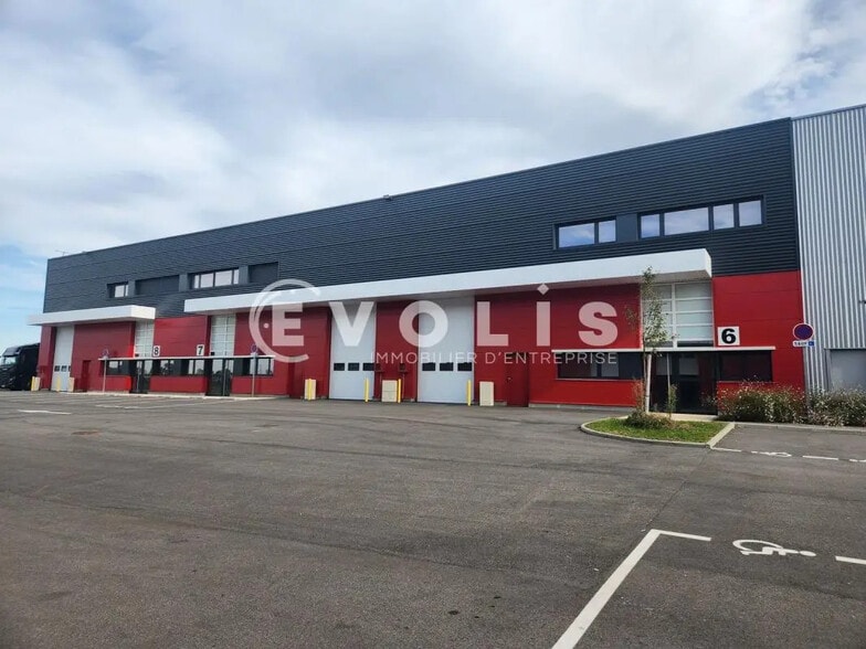 Office in Heyrieux for lease - Building Photo - Image 2 of 34