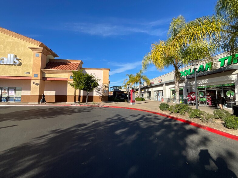 8220-8230 Mira Mesa Blvd, San Diego, CA à louer - Photo du bâtiment - Image 3 de 5