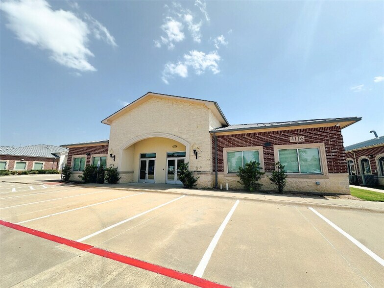 4116 W Spring Creek Pky, Plano, TX à louer - Photo du bâtiment - Image 2 de 26