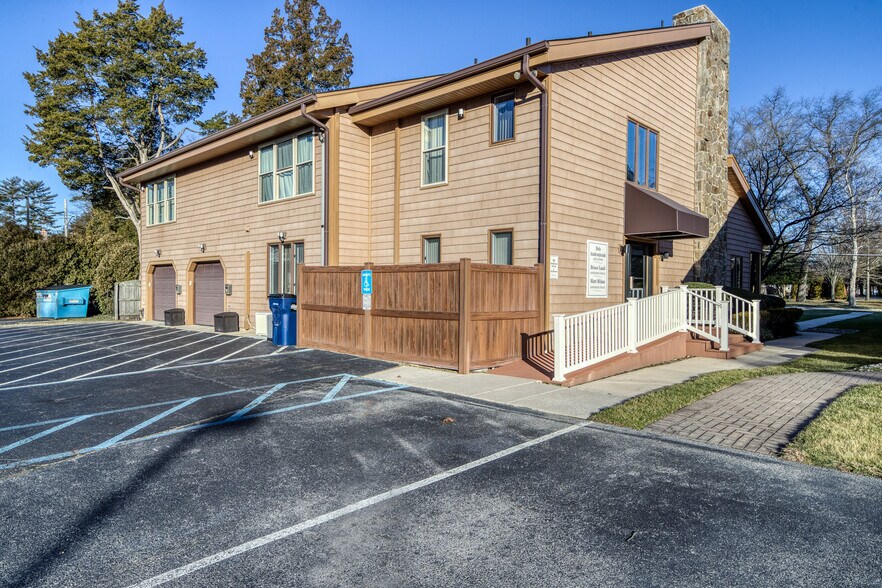 1117 E Landis Ave, Vineland, NJ à louer - Photo du bâtiment - Image 3 de 28