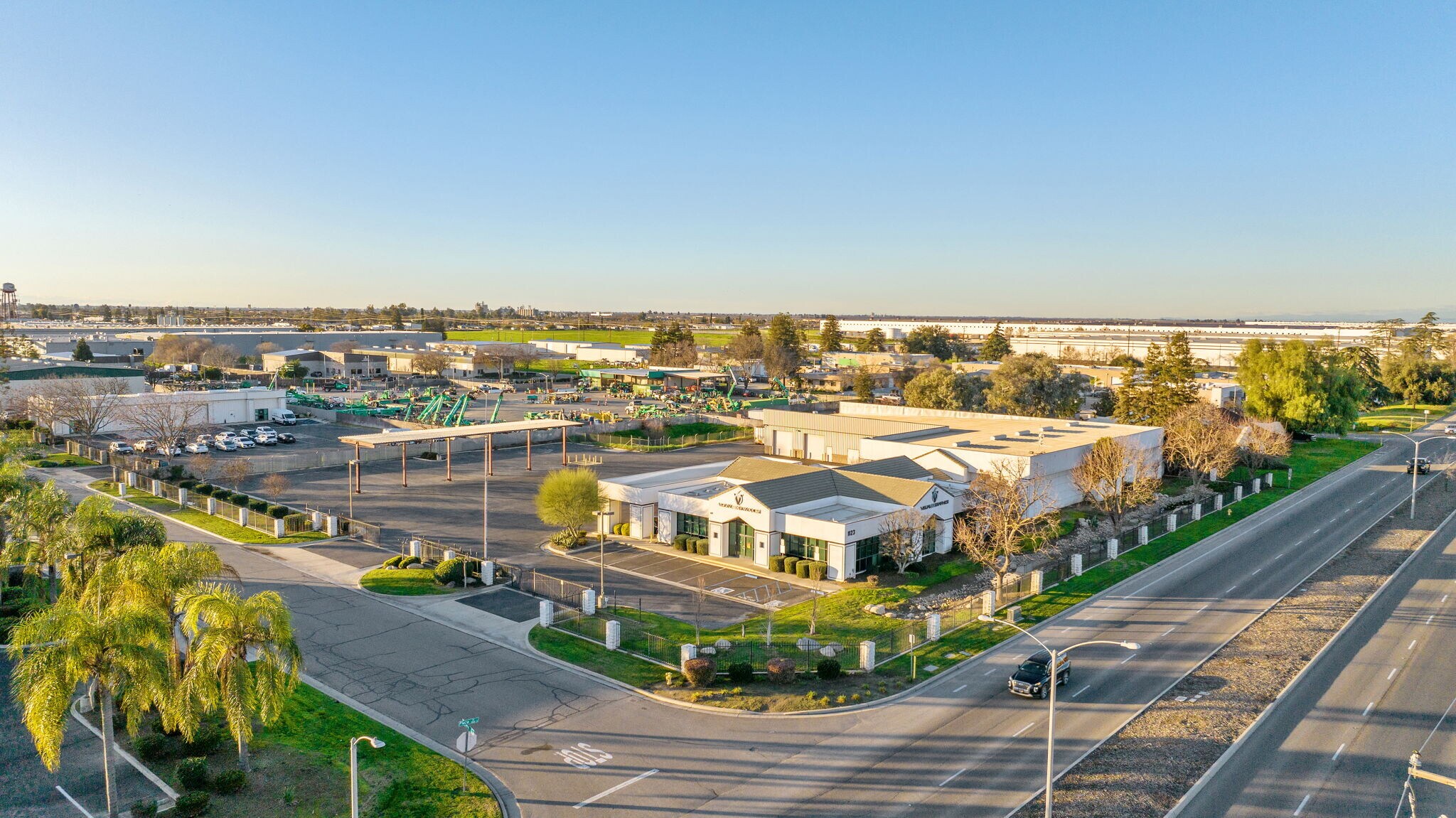 1123 N Plaza Dr, Visalia, CA à louer Photo principale- Image 1 de 13