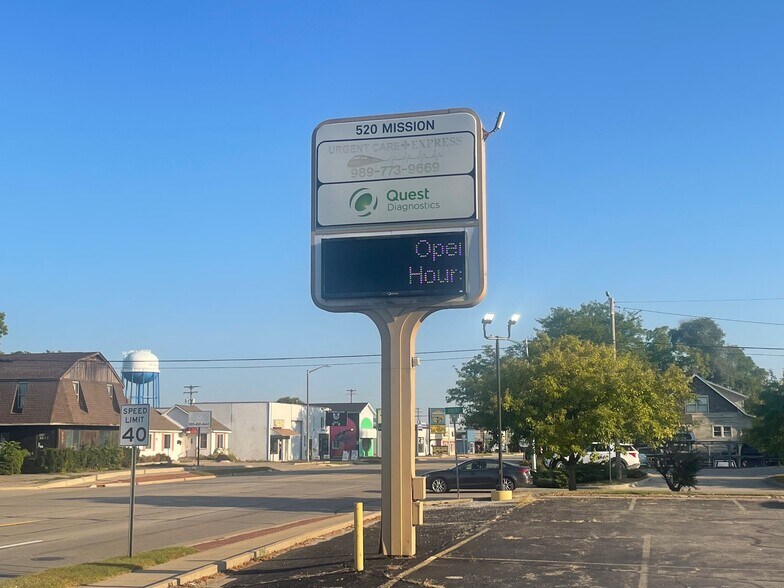 520 N Mission St, Mount Pleasant, MI à vendre - Photo du bâtiment - Image 2 de 11