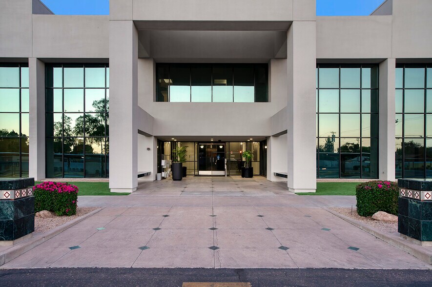 4400 N 32nd St, Phoenix, AZ à louer - Photo du bâtiment - Image 3 de 7