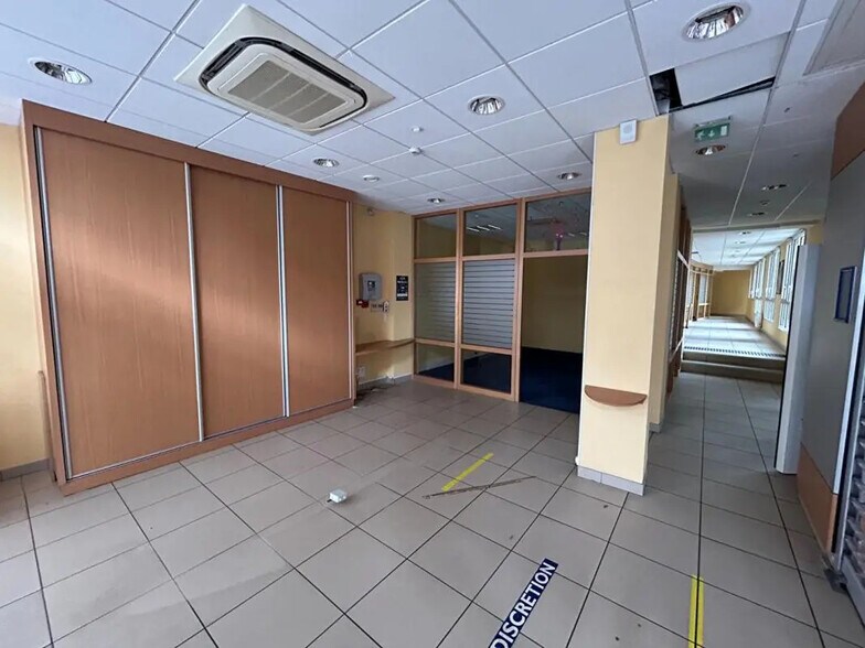 Office in Rennes for lease - Interior Photo - Image 3 of 9