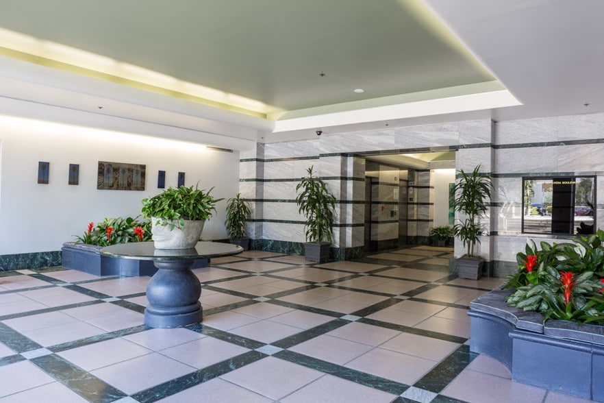 5805 Sepulveda Blvd, Sherman Oaks, CA à louer - Photo du bâtiment - Image 3 de 31