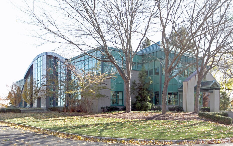 943 Holmdel Rd, Holmdel, NJ à vendre - Photo du bâtiment - Image 2 de 3