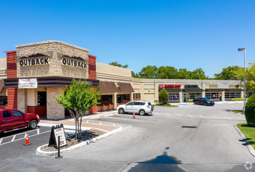 3690 E Bay Dr, Largo, FL à louer - Photo du bâtiment - Image 1 de 8