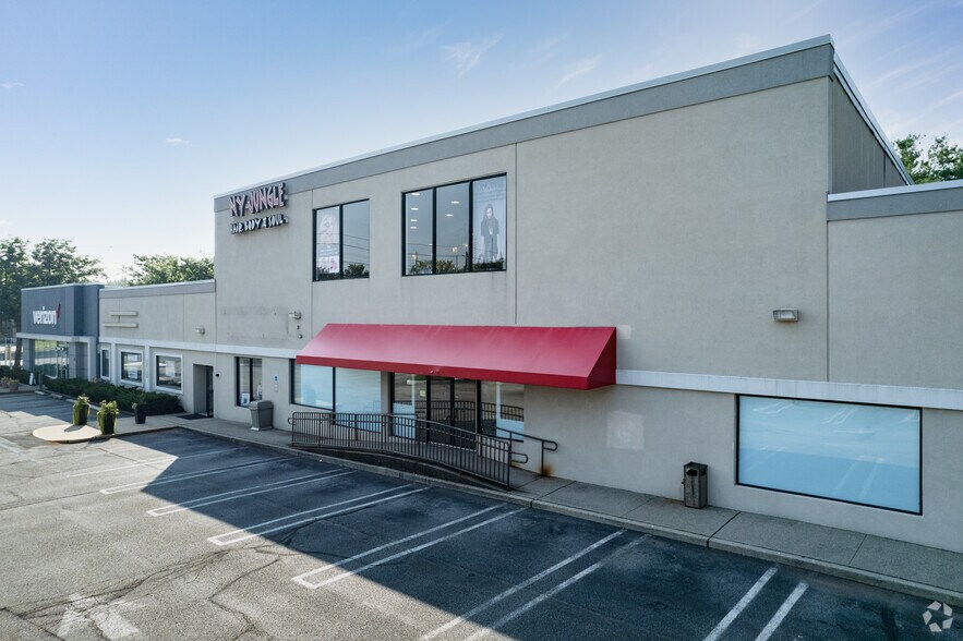 469 Route 17, Paramus, NJ à louer - Photo du bâtiment - Image 2 de 4