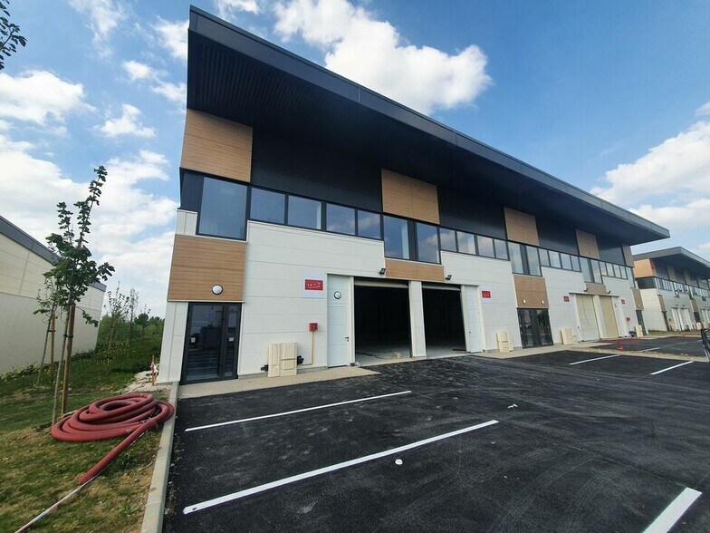 20 Avenue Graham Bell, Bussy-Saint-Georges à louer - Photo du bâtiment - Image 3 de 7
