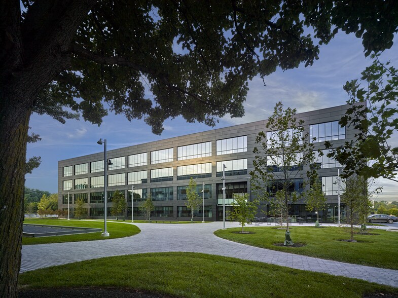 650 E Swedesford Rd, Wayne, PA à louer - Photo du bâtiment - Image 2 de 10