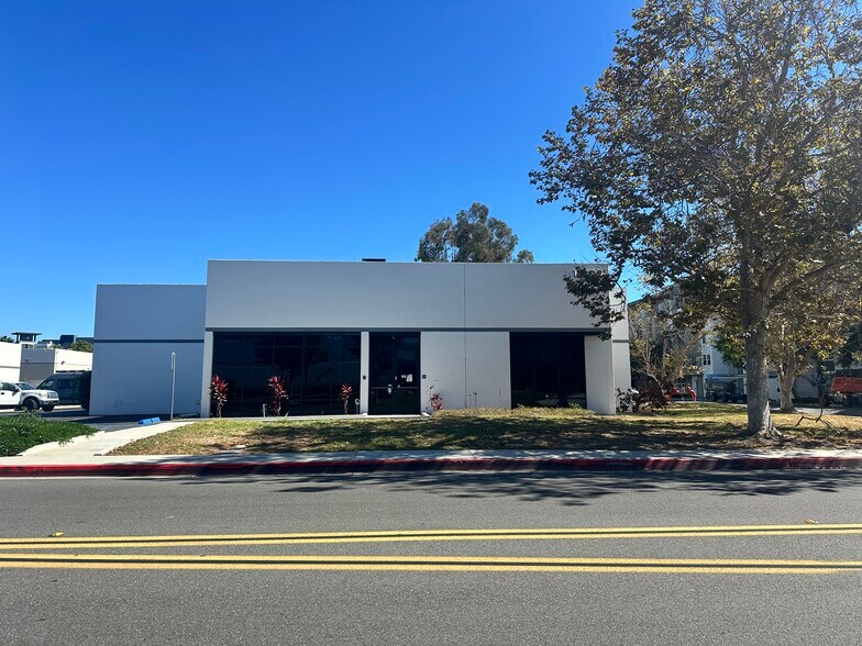 16902 Millikan Ave, Irvine, CA à louer - Photo du bâtiment - Image 2 de 3