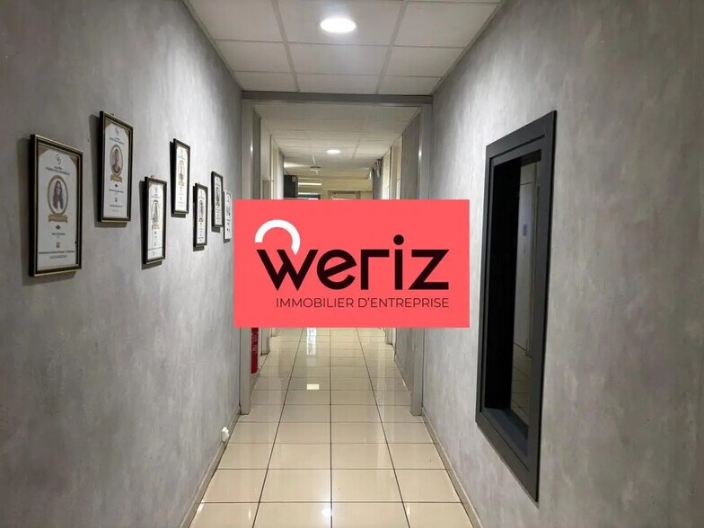 Office in Marseille for lease - Building Photo - Image 3 of 12