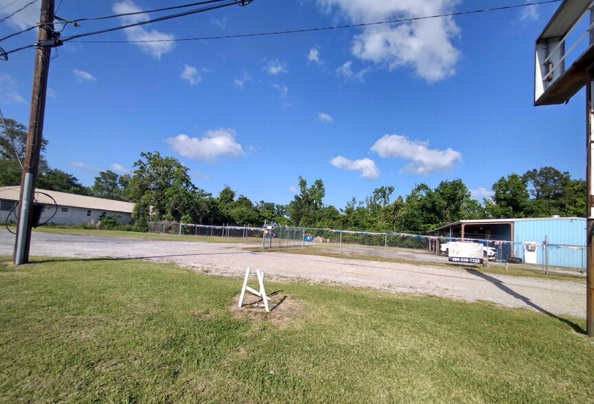 3746 N 16th St, Orange, TX à vendre - Photo du bâtiment - Image 3 de 7