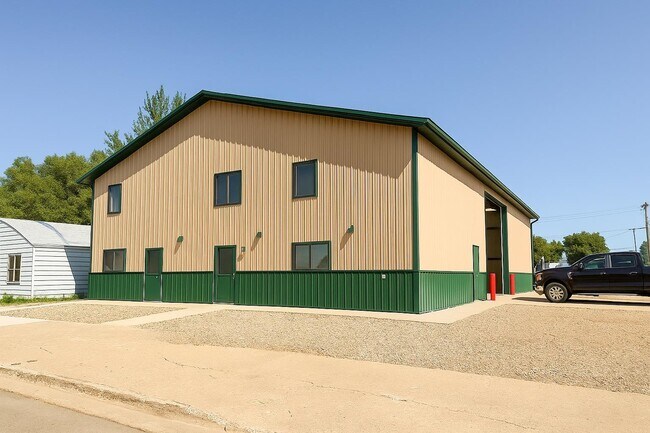 Plus de détails pour 114 Main St N, Berthold, ND - Industriel à vendre